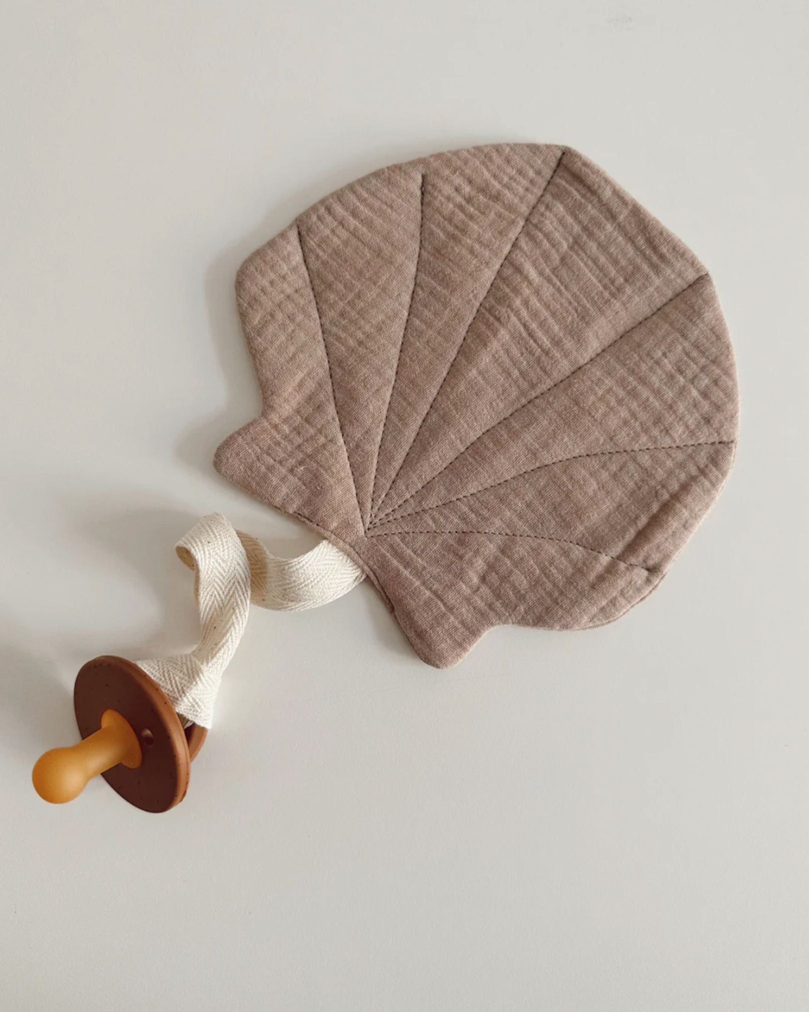 Shell Pacifier Holder | Blush