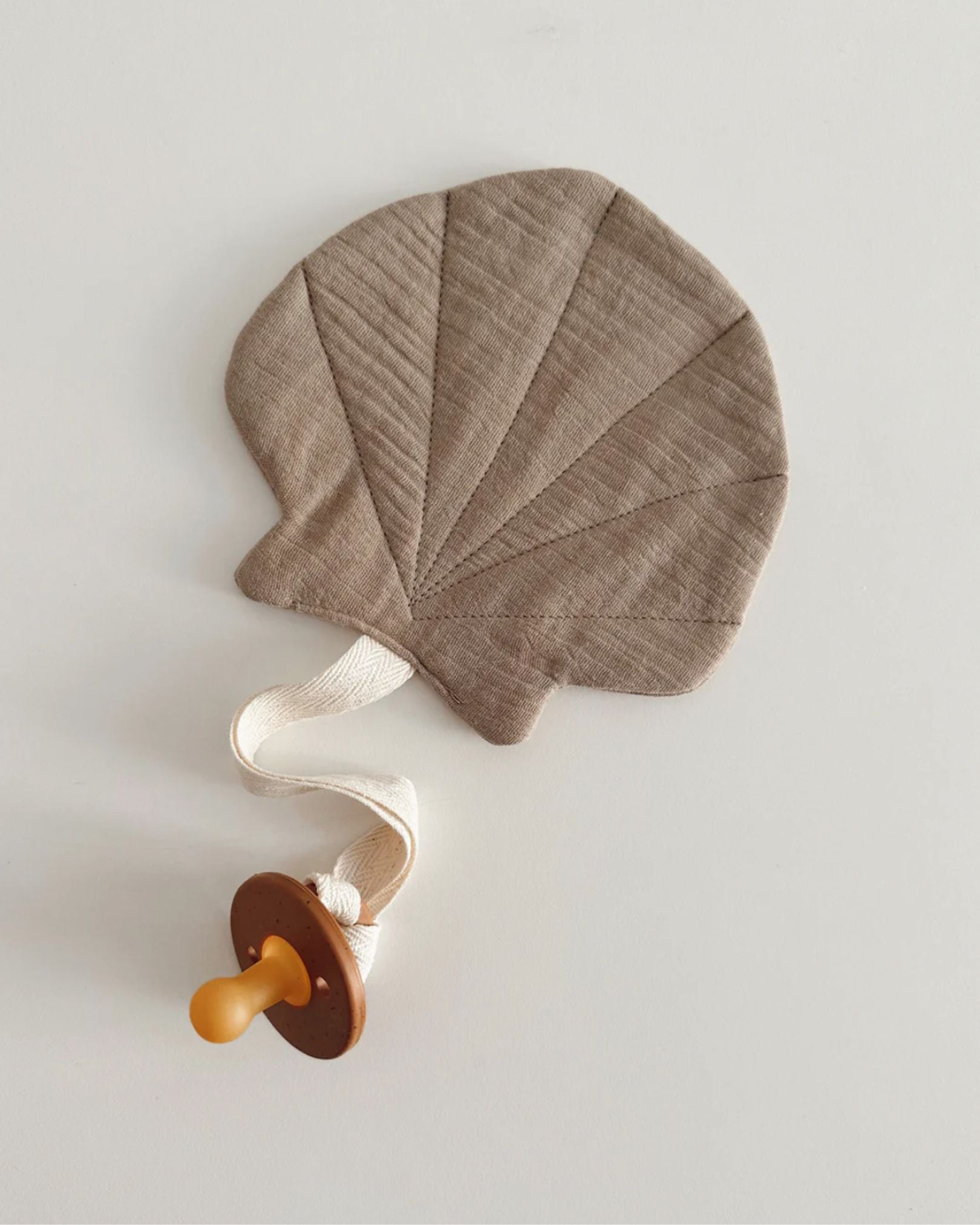 Shell Pacifier Holder | Taupe